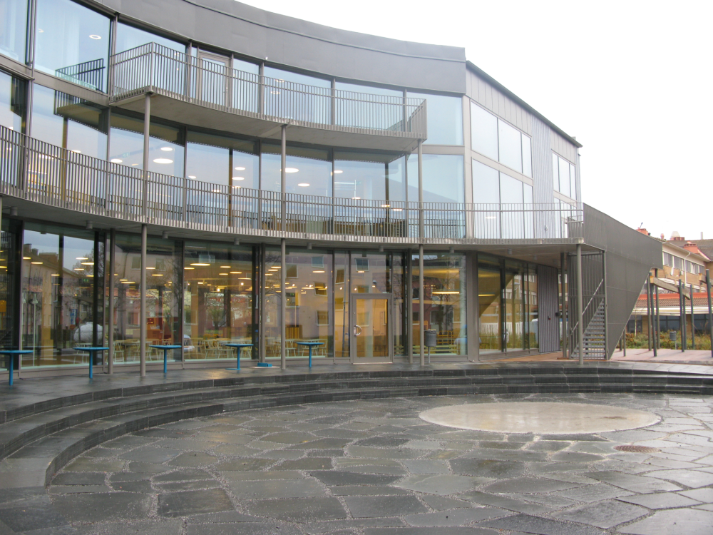 Det nybyggda kulturhuset är redo för invigning som sker den 17:e november 2012. Det första spadtaget togs i april 2010.