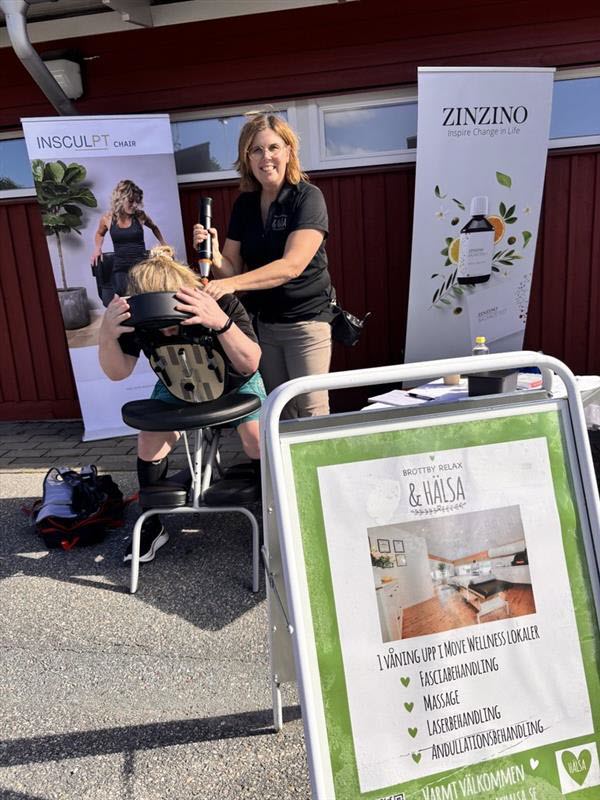 Brottby Relax och hälsa på plats och gav ut prova på massage.