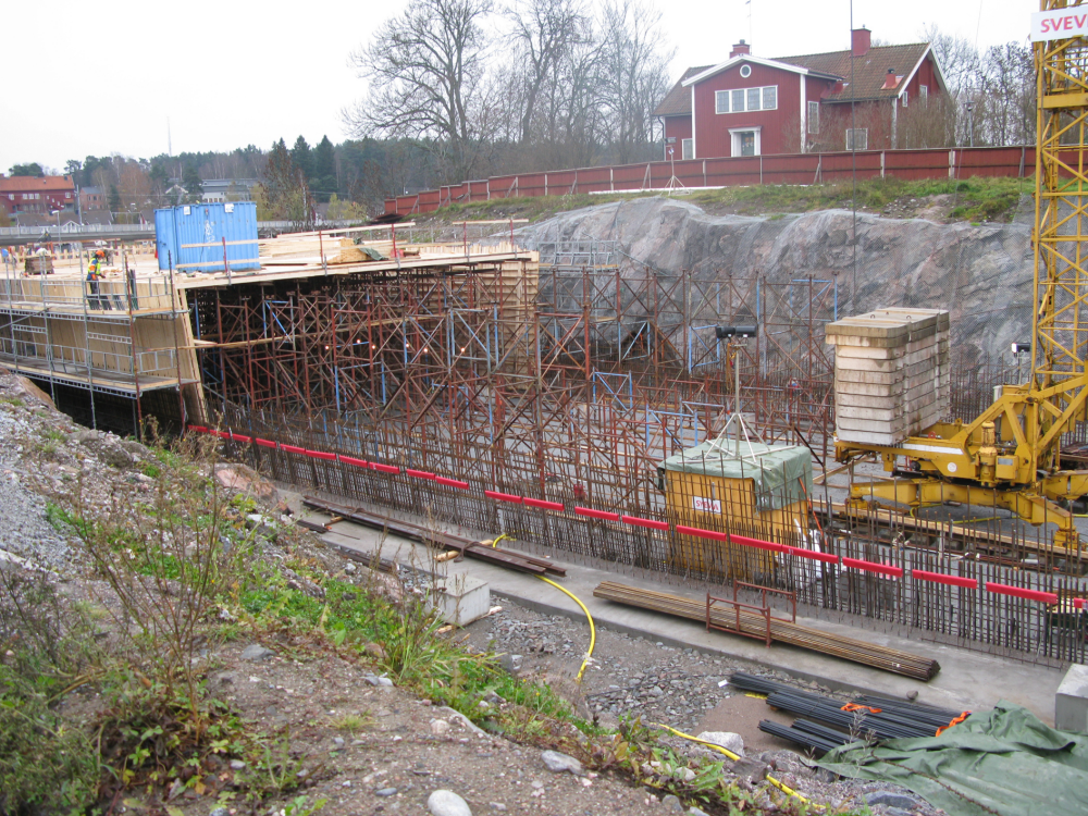 Sociodukten kommer att knyta ihop Vallentuna centrum med kyrkan. I övre högra hörnet av bilden ser man Vallentuna prästgård.