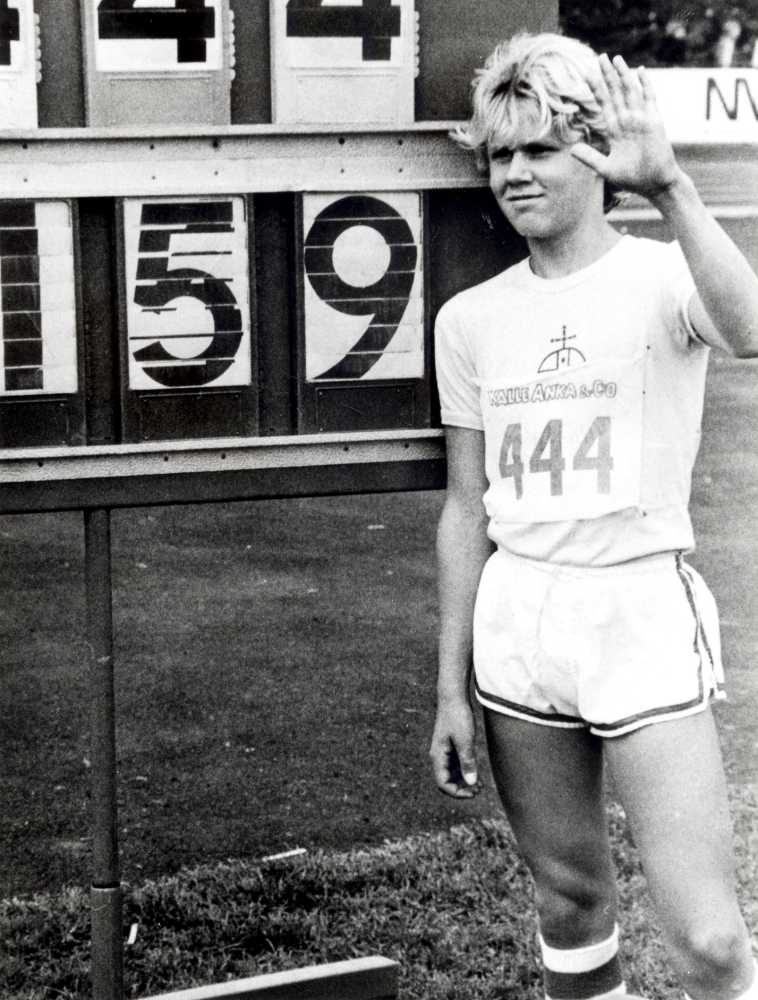 Greger Olsson i Brottby SK vinner höjdhoppstävlingen pojkar 12 år i Kalle Anka Riksfinalen 1979 i Karlstad
