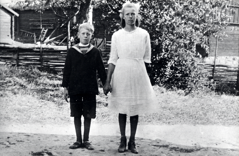 Syskonen Sven Andersson och Astrid Andersson från Kårstaby