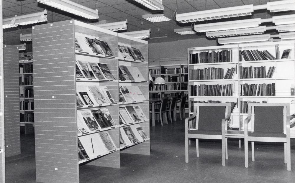 Tidskriftshyllan i Vallentuna bibliotek