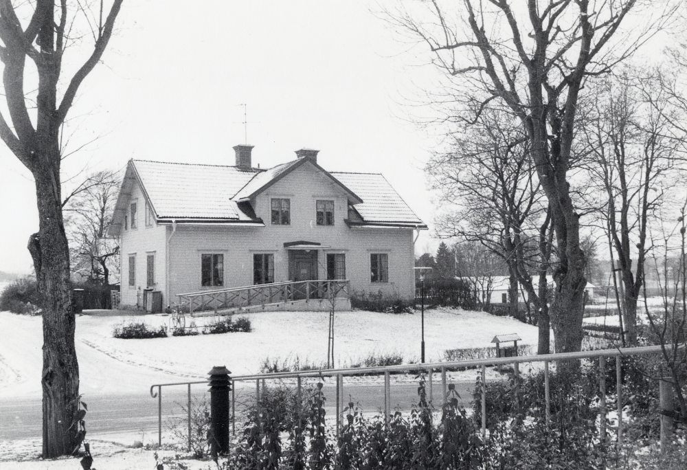 Stefansgården vid Vallentuna kyrka.  I fastigheten har det tidigare varit skola och kommunalhus