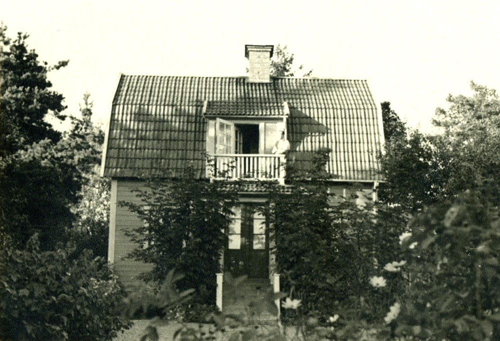 Stugan låg mellan Källvägen, Tvärvägen och Allévägen.