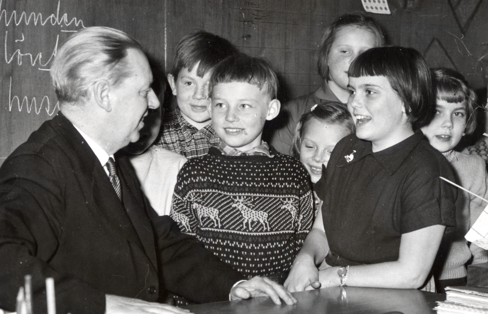 Hjälmsta skola får besök av landshövding Danielsson