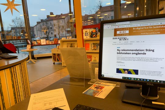 Datorskärm i biblioteket