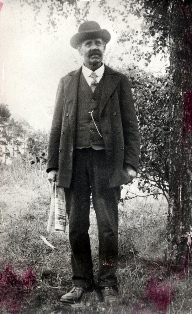 Johan Oskar Söderström Tjust, var soldat 1854 till 1919 på Rörby båtmanstorp i Kårsta.

Framtaget i samband med arbetet om Båtmanstorp i Kårsta av Inge Wallinder och Bengt Lillje