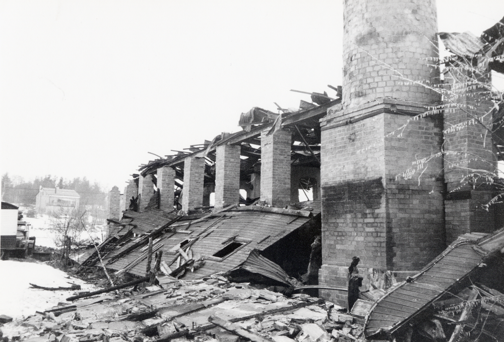 Broby tegelbruk  i  Ekskogen  var i drift  till mitten av 1960-talet. Bruket brann ner 16 mars 1986