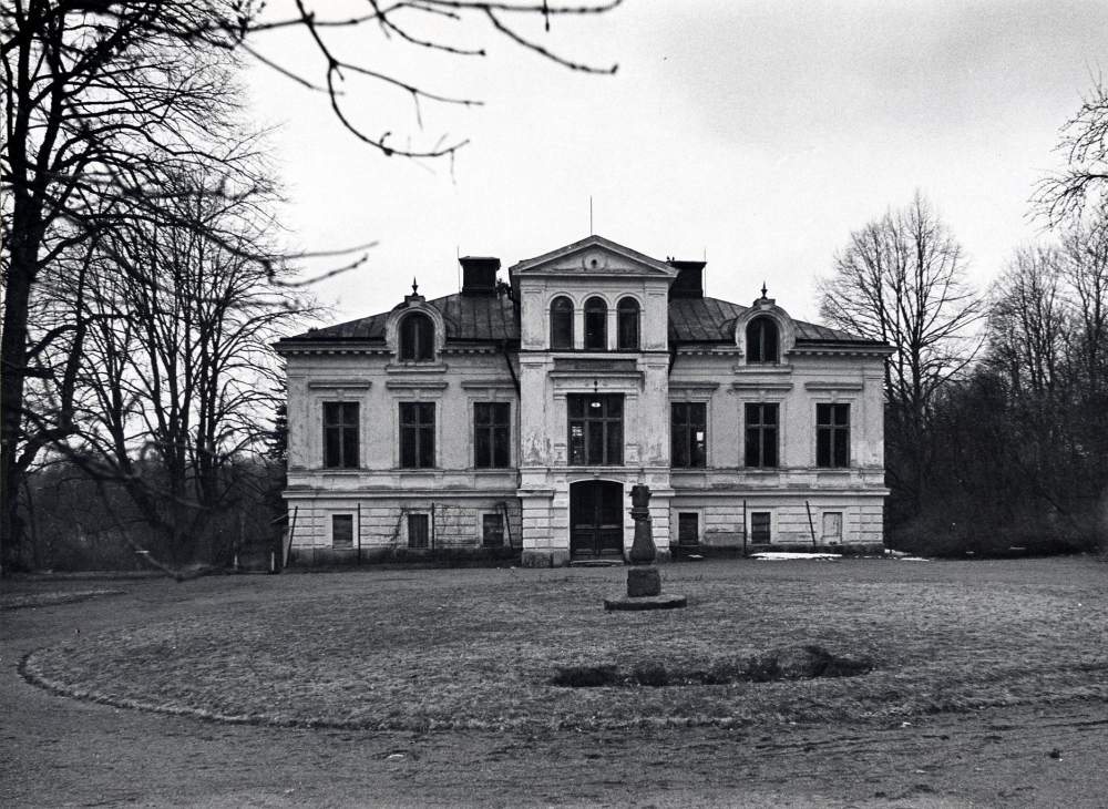 Lindholmens gård övergiven och förfallen