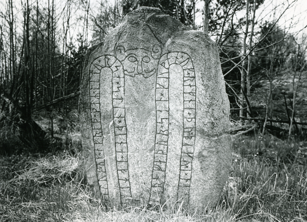 Runsten med beteckningen U508 i Gillberga, Lövstalund.