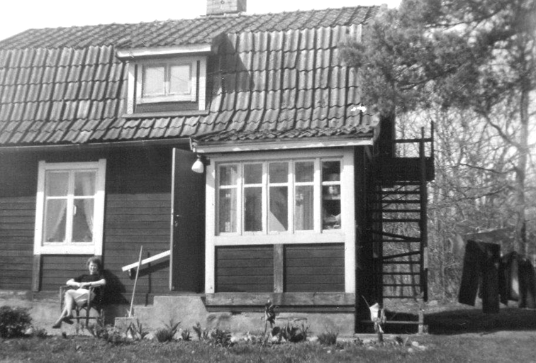 Till Ekebylund flyttade Per-Holger Ehrman med sin fru Ingrid (född Carlson).