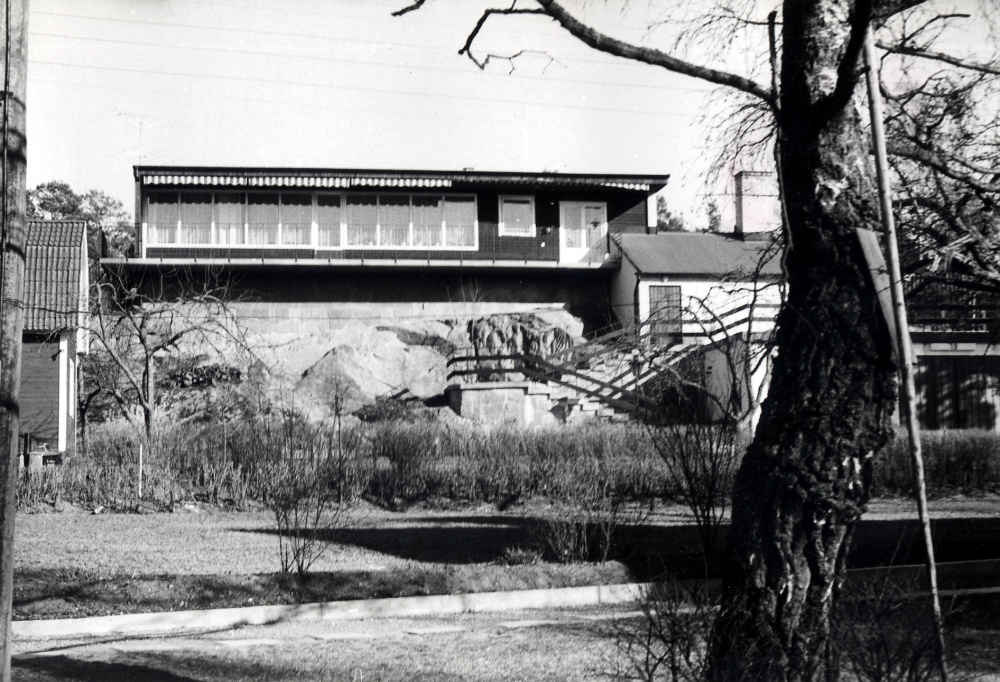 Modern bebyggelse vid Karlbergsvägen uppe på Nykrogsberget Husets ägare är Stig Lindblom
