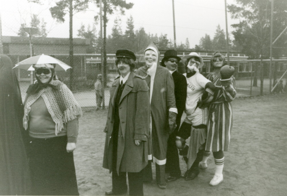Brännboll i Karbyskolan, lärare mot elever. Foto och uppgifter: Fredrik Andersson.