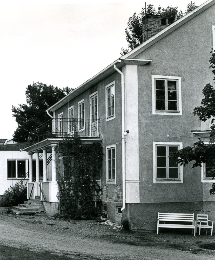 Entrén till Brottbyhemmet.