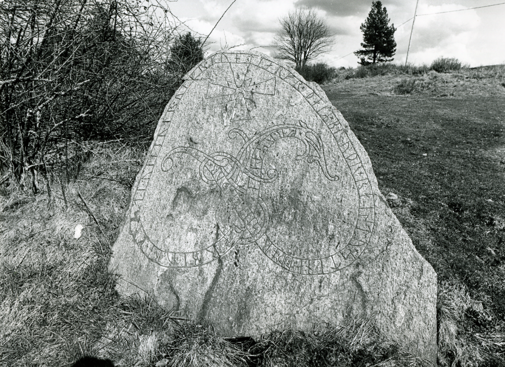 Runsten med beteckningen U510 i Mälsta, Ekskogen.