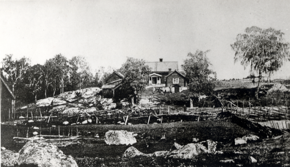 Åttesta gård, Åttesta 4: 2. Ägare 1989 är Stig Öhman och hans hustru Ingegärd