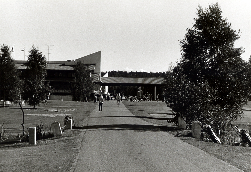 Lindö golfklubb med Björn Borg SportsClub. Huvudbyggnaden sedd från väster med restaurang och motionslokaler