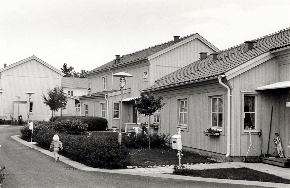 Bostadsområdet Haga med adress Engelbrektsvägen i Vallentuna.  Området är bebyggt med bostadsrätter i varierande storlek, föreningen heter Bostadsrättsföreningen  Haga Södra