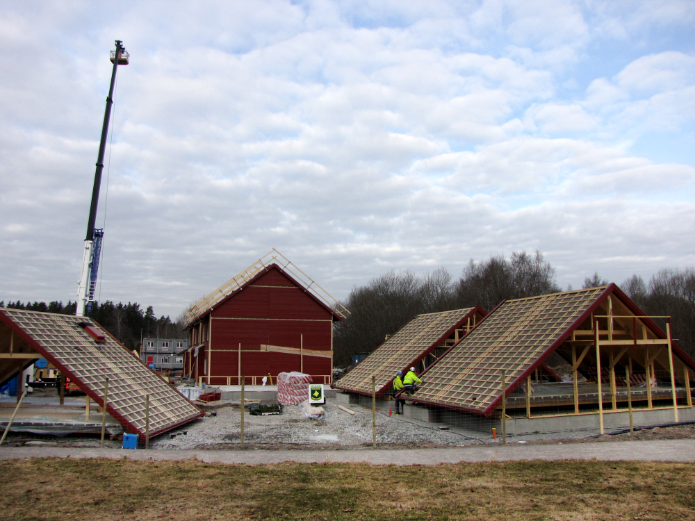 Moderna bostäder uppförs på Tegelbruksgatan och Takpannevägen, Nya bostadsområden växer fram på marken där de gamla tegelbruken låg.
