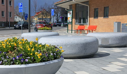 Uppvärmda sittstenar, Vallentuna centrum