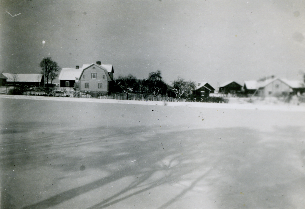 Husby i Markim. Längst till höger mellangården. Bilden tagen ifrån Tratten. 