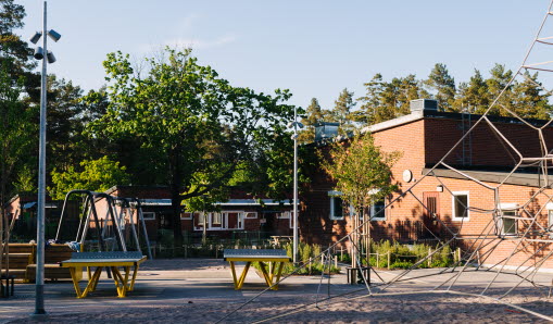 Karbyskolans skolgård
