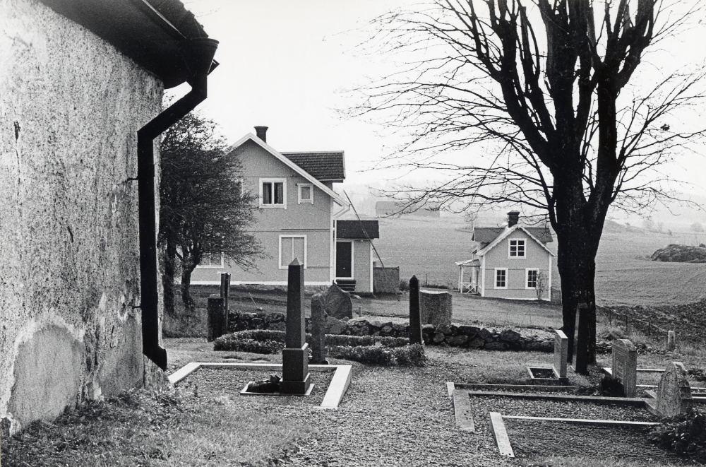 Utsikt mot söder och Karlborgs handelsbod från Angarns kyrka