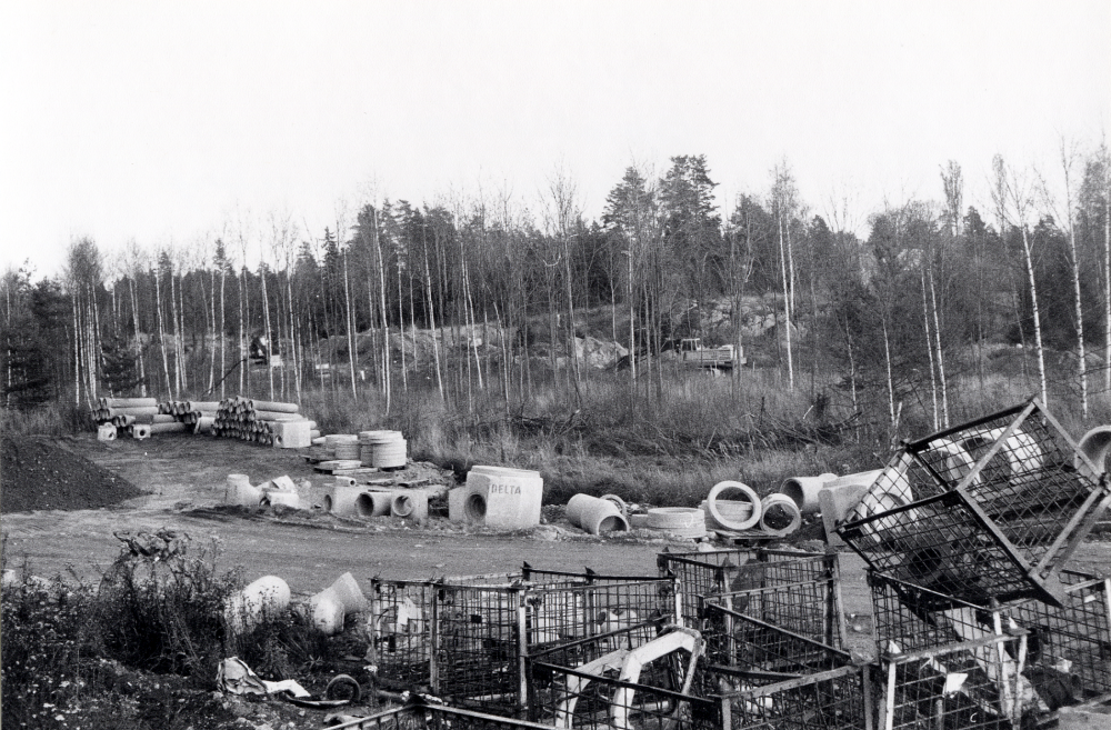 Bostadsområdet Kullaberg byggs.  Familjen Hallerfeldt har sålt mark för bostäder i området, som bebyggs med radhus, kedjehus och fristående villor