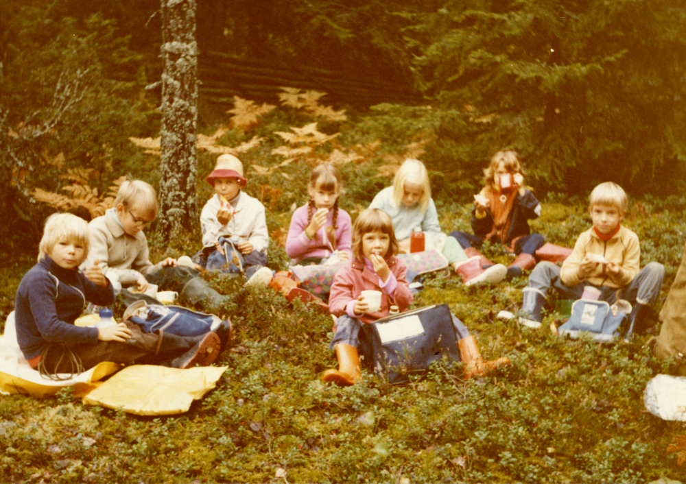 Friluftsfrämjandets Skogsströvare i Brottby har rast i lingonriset. 
Foto och uppgifter: Fredrik Andersson.