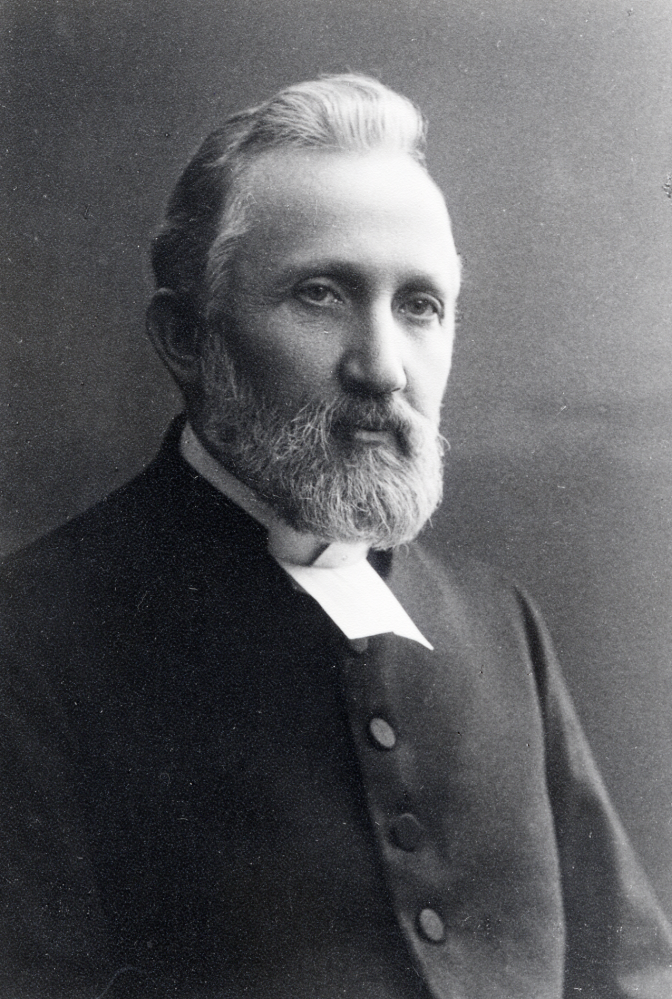 Per Erik Åslev var kyrkoherde i Össeby-Garns församling 1916-1923.

Uppgift om fotoår saknas, men sannolikt första delen av 1900-talet.