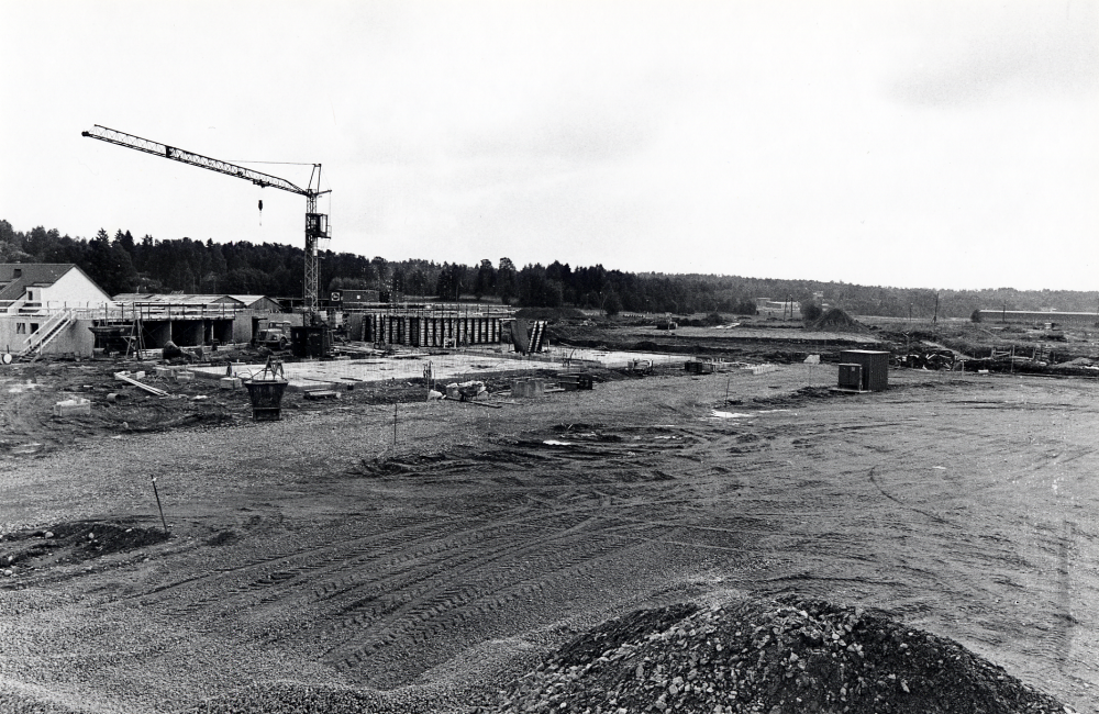 Åby gärde bebyggs med radhus, kedjehus och lägenheter. Husen får adress Takpannevägen och Murstensvägen med anknytning till de två tegelbruk som tidigare legat i området
