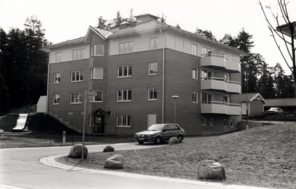 Bostadsrättsföreningen Hammarbacken i Vallentuna, byggd i slutet av 1980-talet
