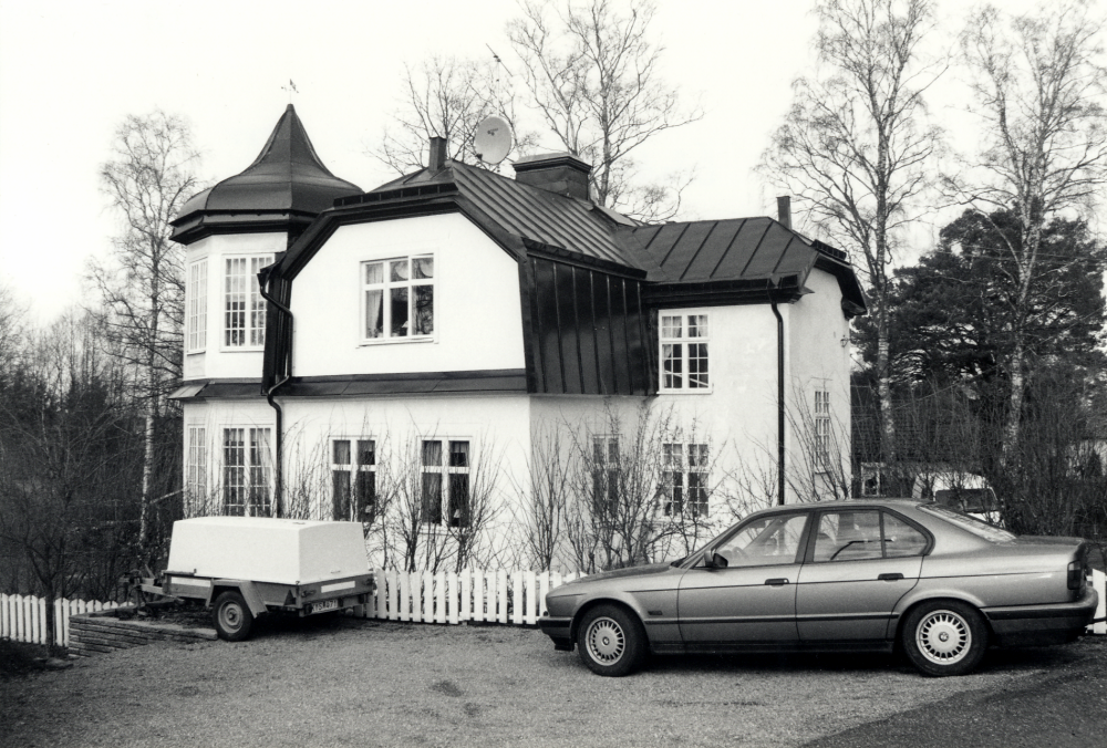 Olsborgsvägen 46 i Trekanten.  Enligt vindflöjeln kan huset vara byggt 1909