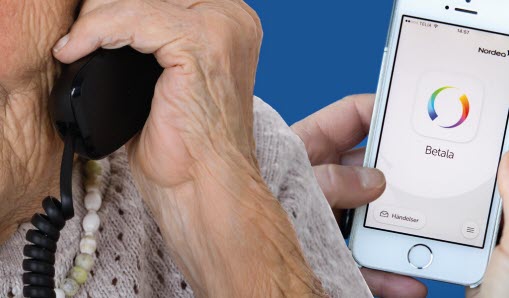 Äldre person i telefon