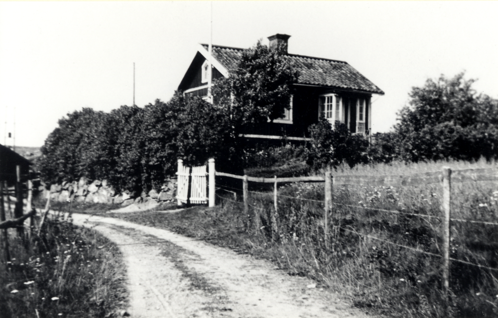 Solhem i Stångberga, Össeby-Garn.  I huset bor  Matilda och August Andersson