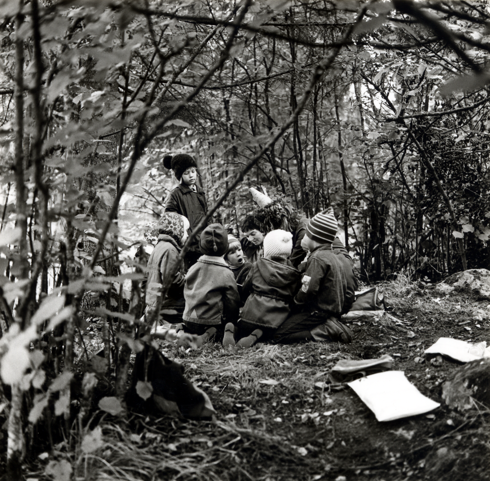 Friluftsfrämjandet  ordnar höst och vår kurser med utflykter i naturen för förskolebarn där barnen tillsammans med  Skogs-Mulle  får titta på djur och natur. Författaren  Gösta Frohm  har skrivit om trollet Skogs-Mulle som lever nära naturen och lär barnen leva med och i naturen.