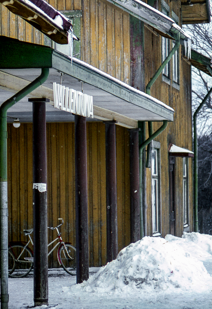 Järnvägshotellet vid Vallentuna station. Byggnaden brann ner 1970.
Bildserie: Vallentuna på 1960-talet.