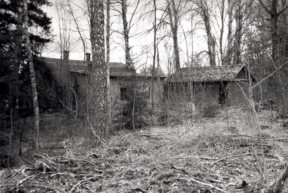 Gammal bebyggelse i Lingsbergsområdet.  Förfallna hus i området mellan Östra Ormsta och östra Haga.  Enligt Gunnar Käller fanns ett tryckeri i någon av dess byggnader