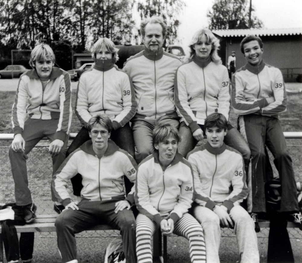 Upplands distriktslag i mångkamp vid Svealandsmästerskapet i femkamp i Kvarnsveden.  Flera av deltagarna i laget är medlemmar i Brottby SK.  I övre raden fr v Ove Fritz IFK Märsta vann sexkamp i P 14, Renée Karlsson Brottby SK vann femkamp i F 14, Rolf Öhrneman Brottby SK, Ulrika Söderlund IFK Märsta och Stefan Öhrneman Brottby SK 2:a i tävlingen.  Nedre raden Torbjörn Högberg Brottby SK 4:a i tävlingen, Christer Söderberg Östhammars SK och Mårten Josjö Upsala IF.