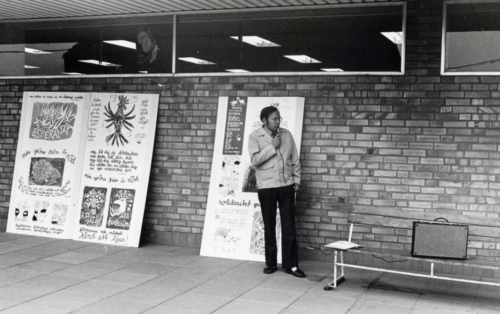 Bo Schylander   Socialdemokraterna   valtalar  på  Tuna torg  utanför Konsumhuset.