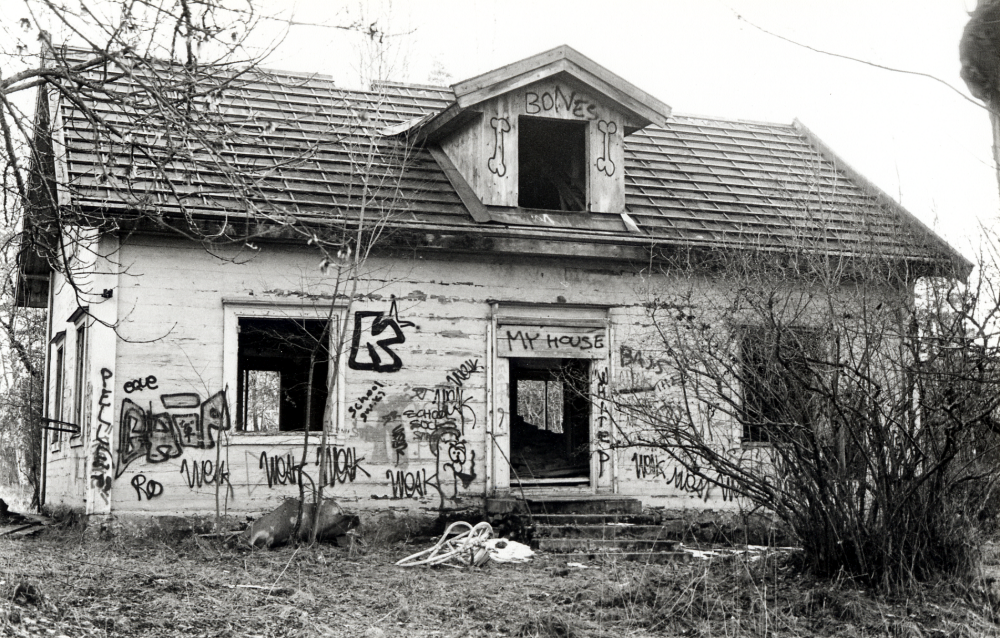 Fritzberg vid Bällstalundsvägen i Vallentuna var tidigare rättarbostad till Bällsta gård.  Fastighetsbeteckning Bällsta 2:142.  Manbyggnaden uppfördes ca 1825.  Huset har helt vandaliserats i avvaktan på områdets byggplanering.  Marken ägs av  byggbolaget  Skanska