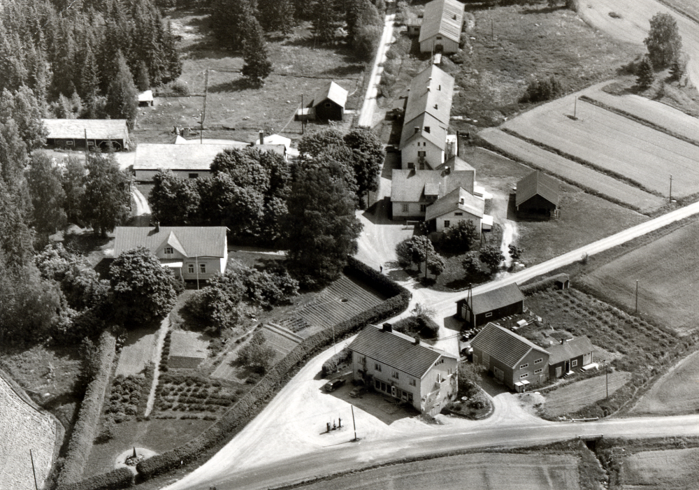 Flygbild över Artjärvi i Finland, som är Vallentunas vänort. Vallentuna hembygdskör höll där konsert våren 1971