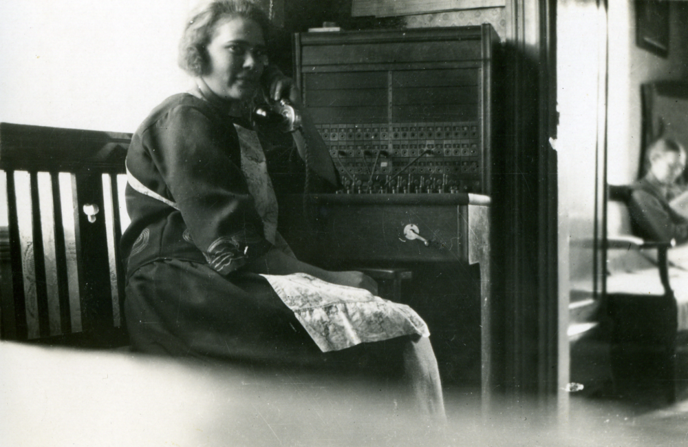 Från 1936  tills den automatiserades 1949 var växeln belägen i Söderby i Orkesta. Föreståndare var fru Ida Uddén. 1893 till 1936 låg växeln i Haga och förestods då av fröken Viktoria Hammarstedt. Se Historia och Minnen i Markim s. 185f.