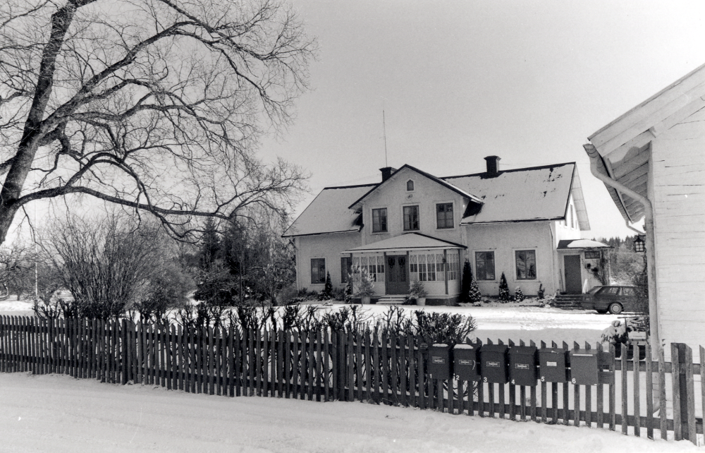 Släkten Johansson köpte Granby gård 1956.  2001 ägs gården a bröderna Carl-Magnus, Kjell och Owe Johansson. På gårdens mark finns Upplands största runristning, Granbyhällen.  Till gården hörde Granby såg och kvarn som brann ner 1963. Se boken Orkesta - en liten socken i förvandling