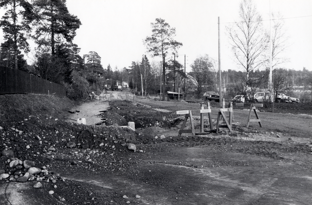 Bostadsområdet Kullaberg byggs och Björnbodavägen breddas och får en gång- och cykelbana