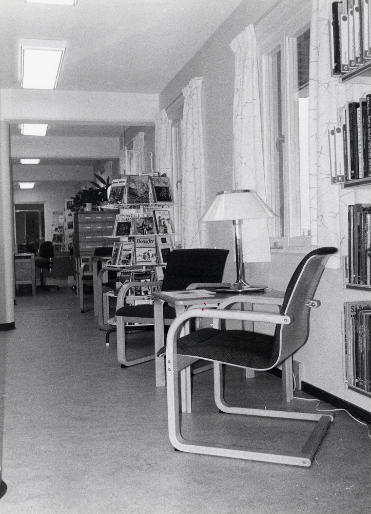 Interiör från Karby bibliotek efter reparationen sommaren 1987