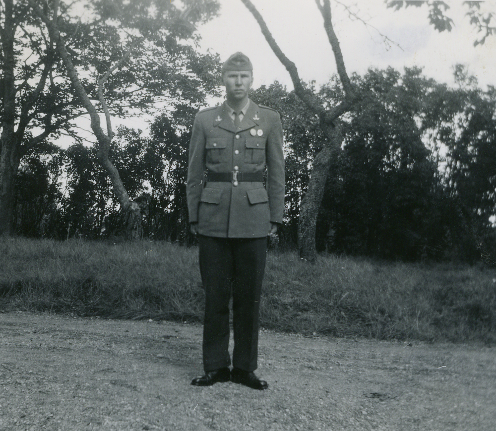 Timo Ekholm är hemma på Ekskogens gård för helgpermission från militärtjänstgöringen på LV3 i Norrtälje.