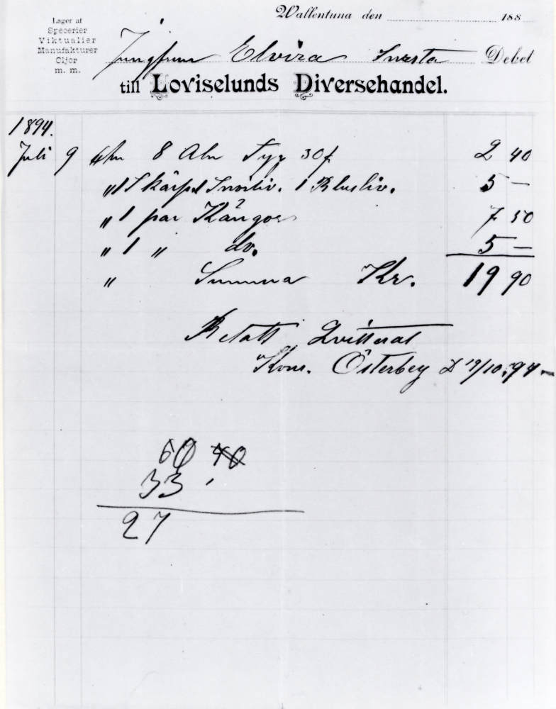 Faktura  från  Loviselunds diversehandel.   Loviselunds handelsbod.  Fakturan är ställd på jungfrun  Elvira Sursta  och påskriven av affärens ägare  Konr. Österberg  D 19/10 94.  Slutsumman är på 19 kronor och 90 öre. Bl a kostar ett par kängor 7:50, skärp till snörliv och blusliv 5 kr