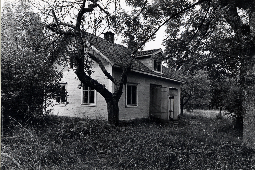 Fritzberg i Bällsta var rättarbostad till Bällsta gård. Manbyggnaden uppförd ca 1825. Fastighetsbeteckning Bällsta 2:142. Här syns bostadshuset, övergiven och vandaliserat. Marken ägs av byggbolaget Skanska som avvaktar på stadsplanering och möjlighet att bygga bostäder på området.