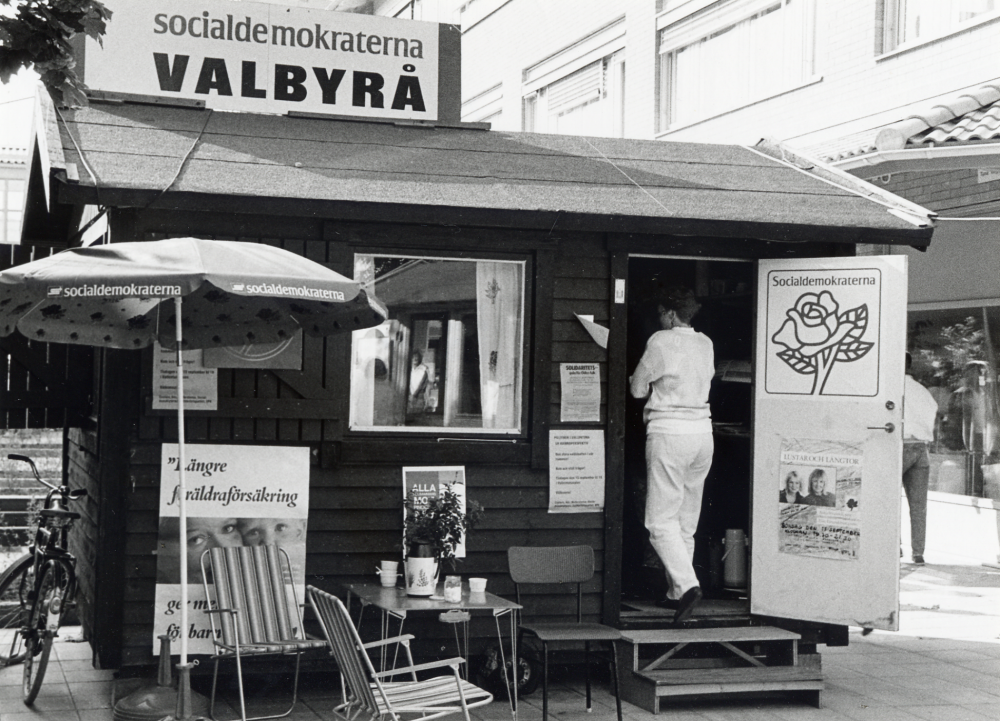 Valinformation på Tuna torg.  Socialdemokraternas valstuga